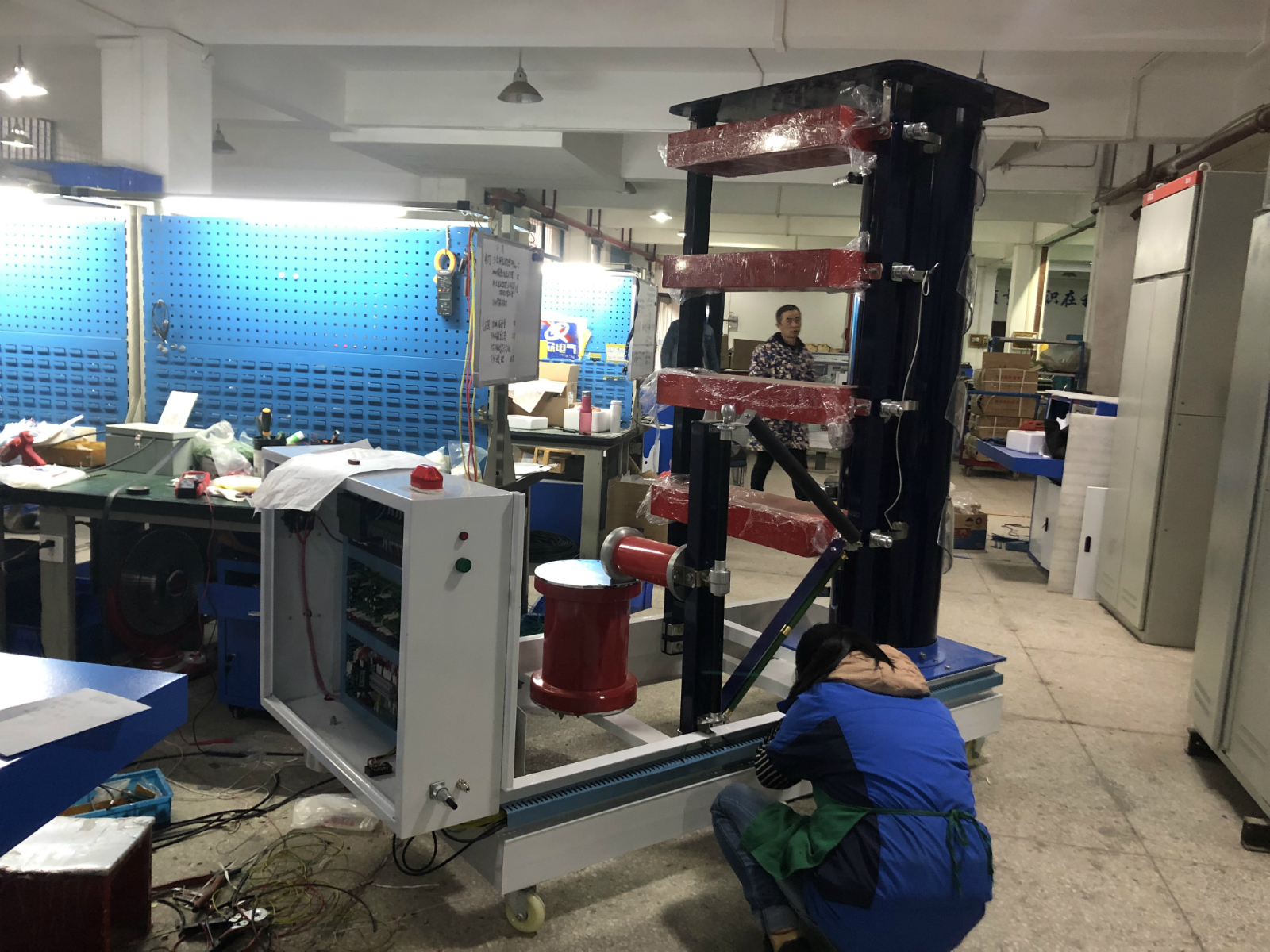 雷電沖擊電壓發(fā)生器試驗(yàn)裝置試驗(yàn)現(xiàn)場 雷電沖擊電壓發(fā)生器試驗(yàn)裝置試驗(yàn)現(xiàn)場